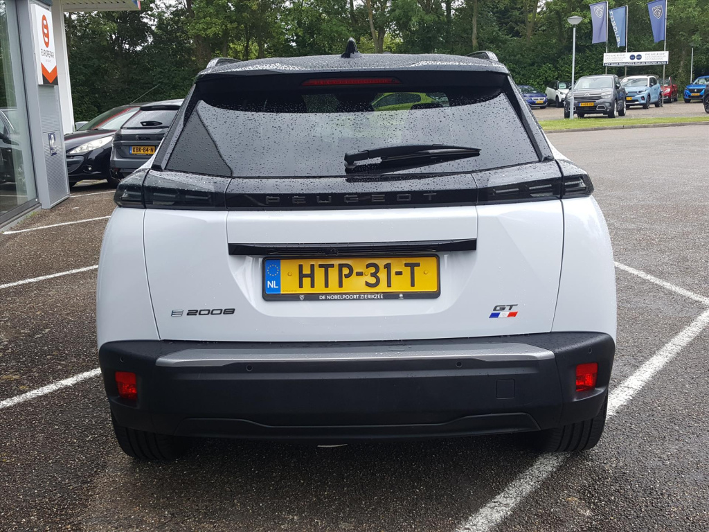 Peugeot E-2008