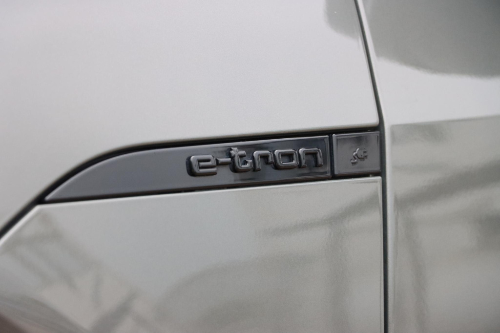 Audi Q8 E-tron