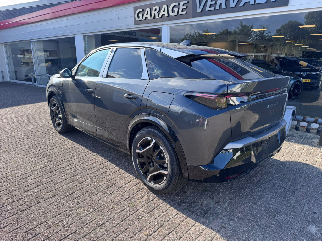 Peugeot E-3008