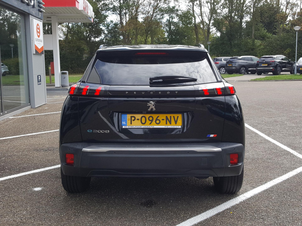 Peugeot E-2008