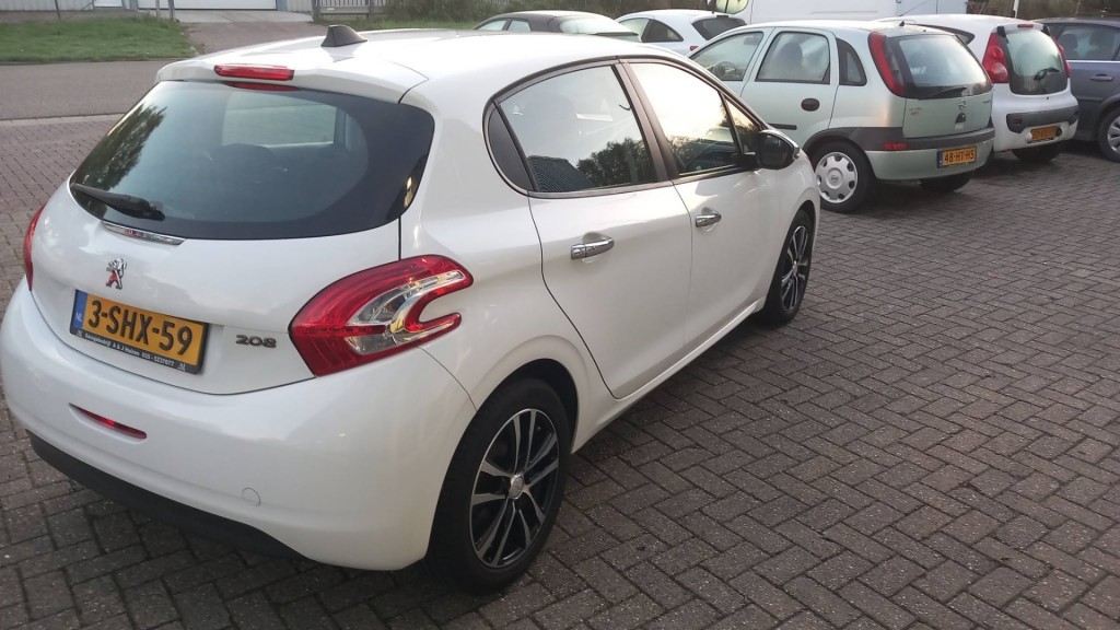 Peugeot 208