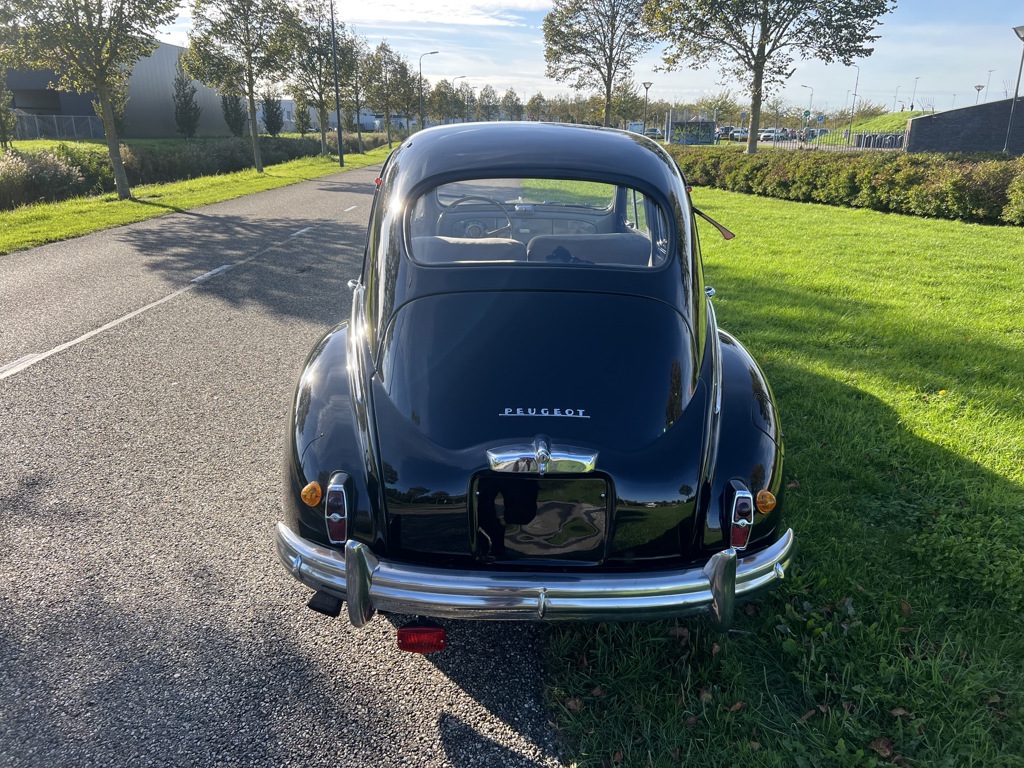 Peugeot 203