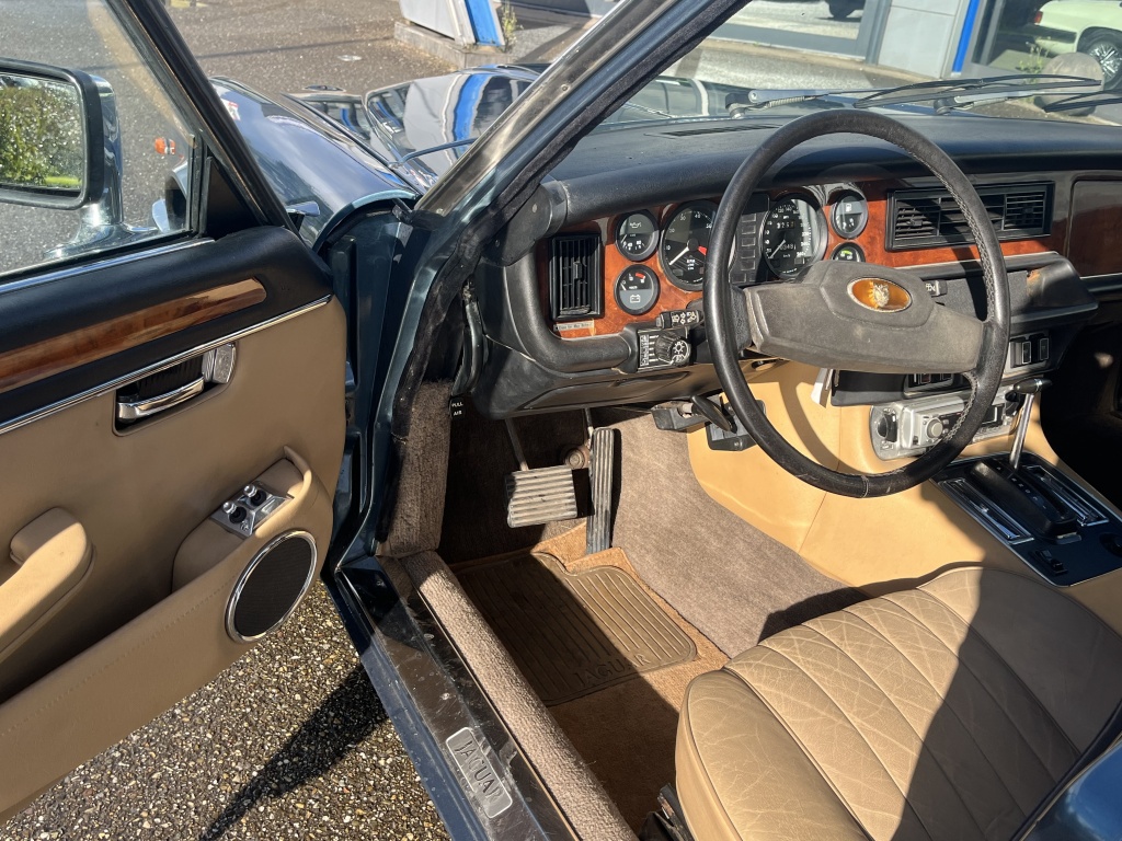 Jaguar Xj