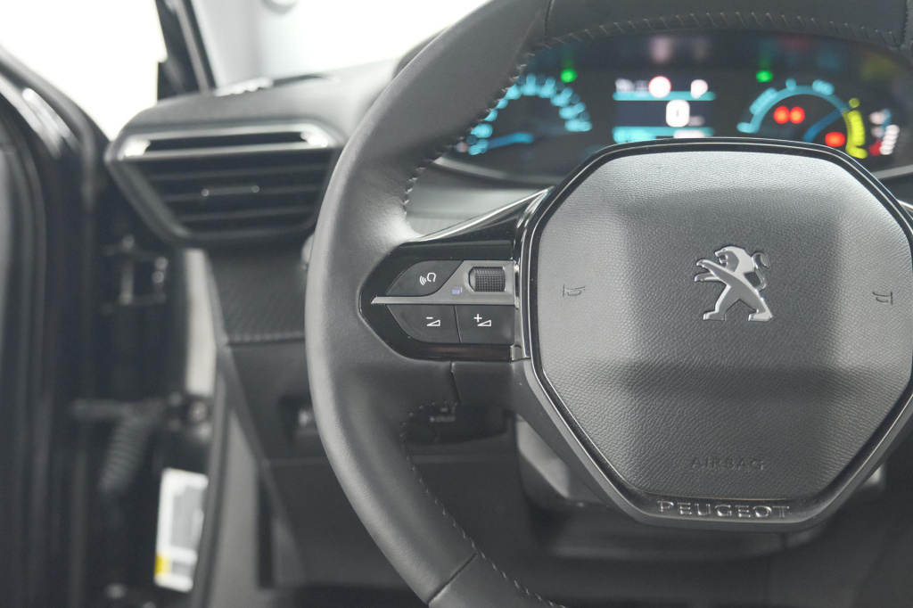 Peugeot E-2008