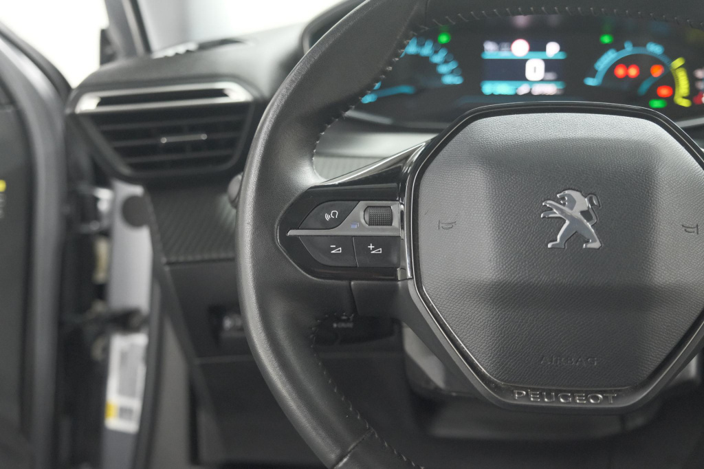 Peugeot E-2008