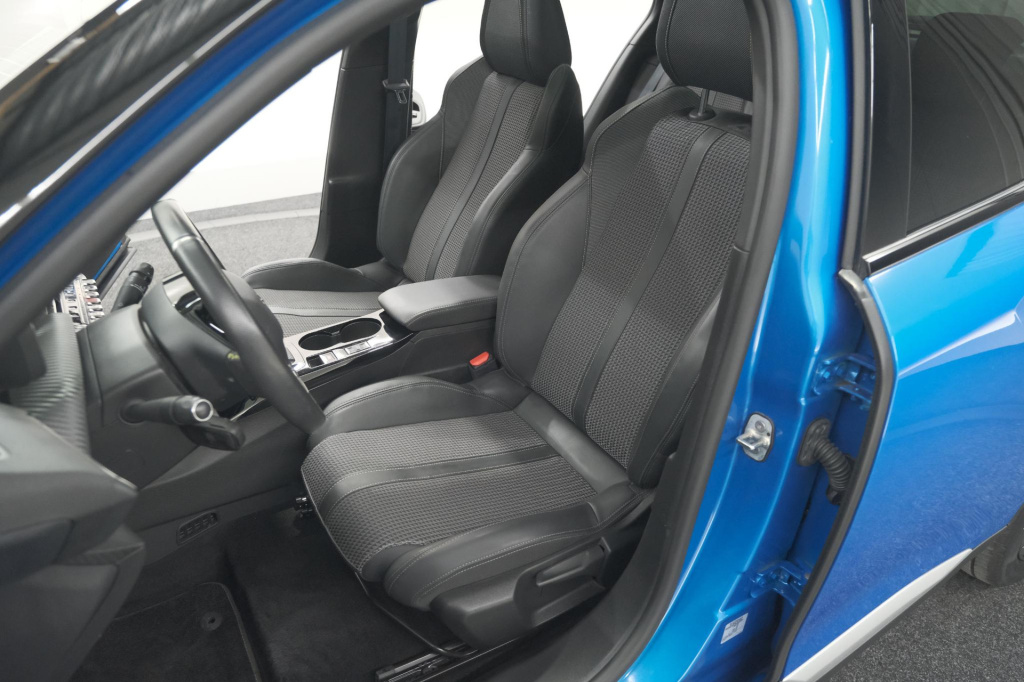 Peugeot E-2008