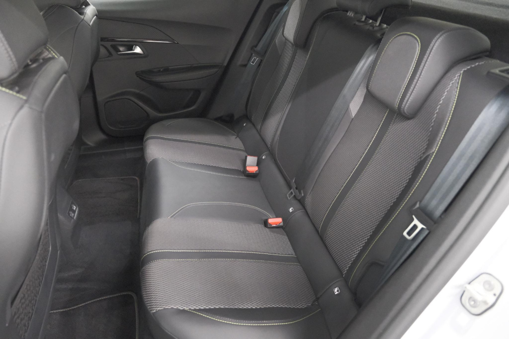 Peugeot E-2008
