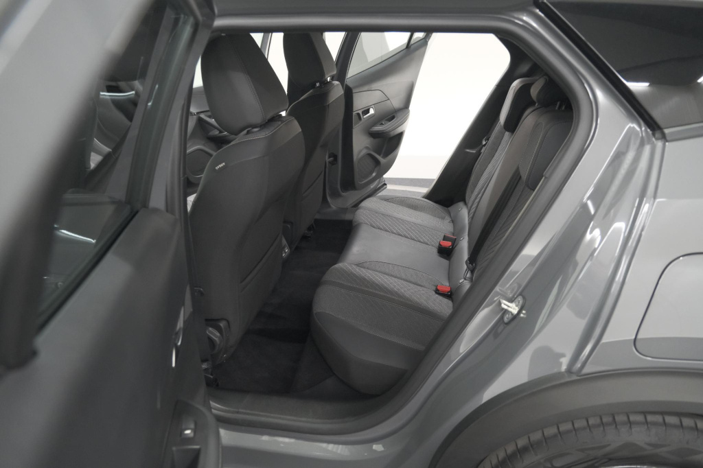 Peugeot E-2008