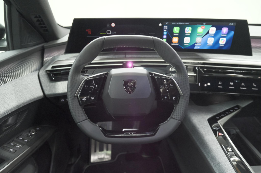 Peugeot E-3008