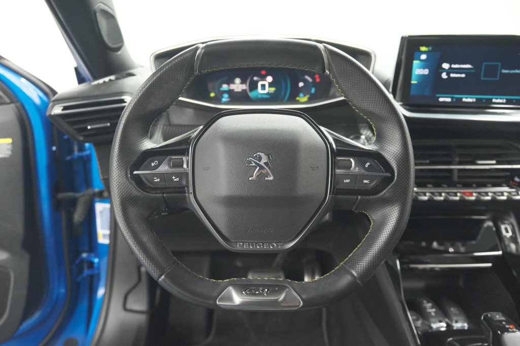 Peugeot E-2008