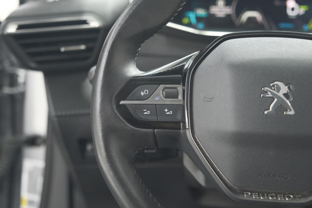 Peugeot E-2008