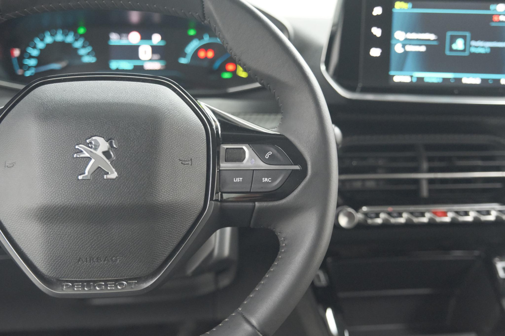 Peugeot E-2008