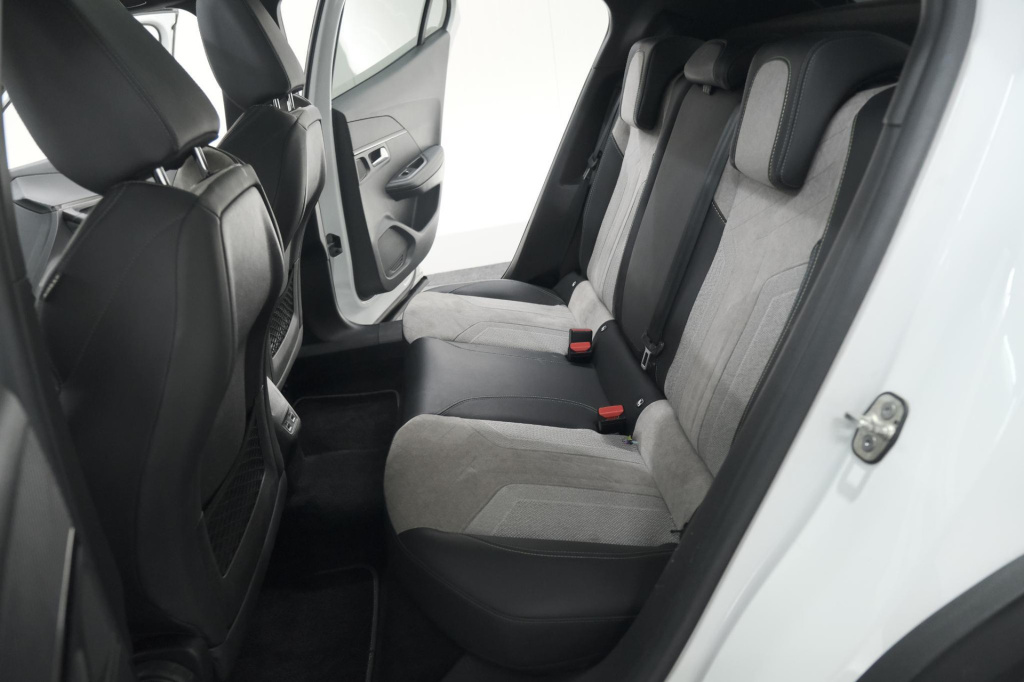 Peugeot E-2008