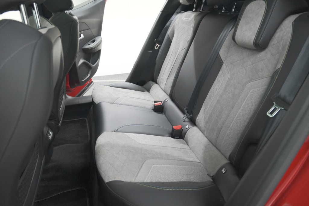 Peugeot E-2008