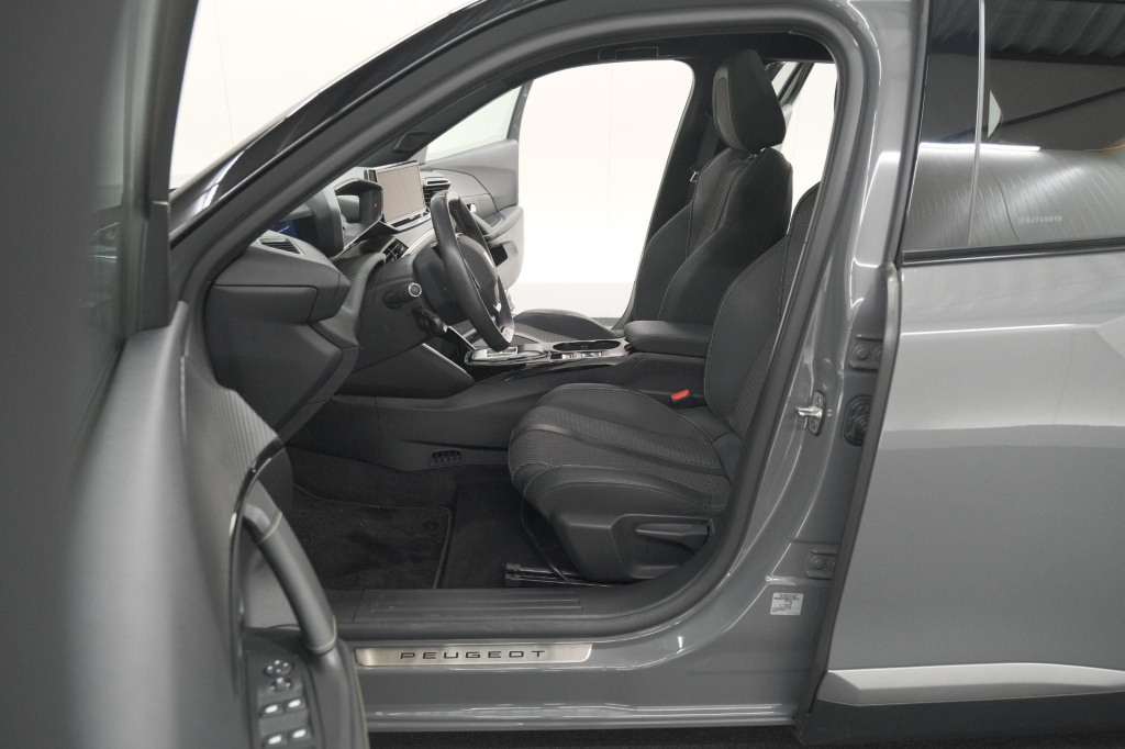 Peugeot E-2008