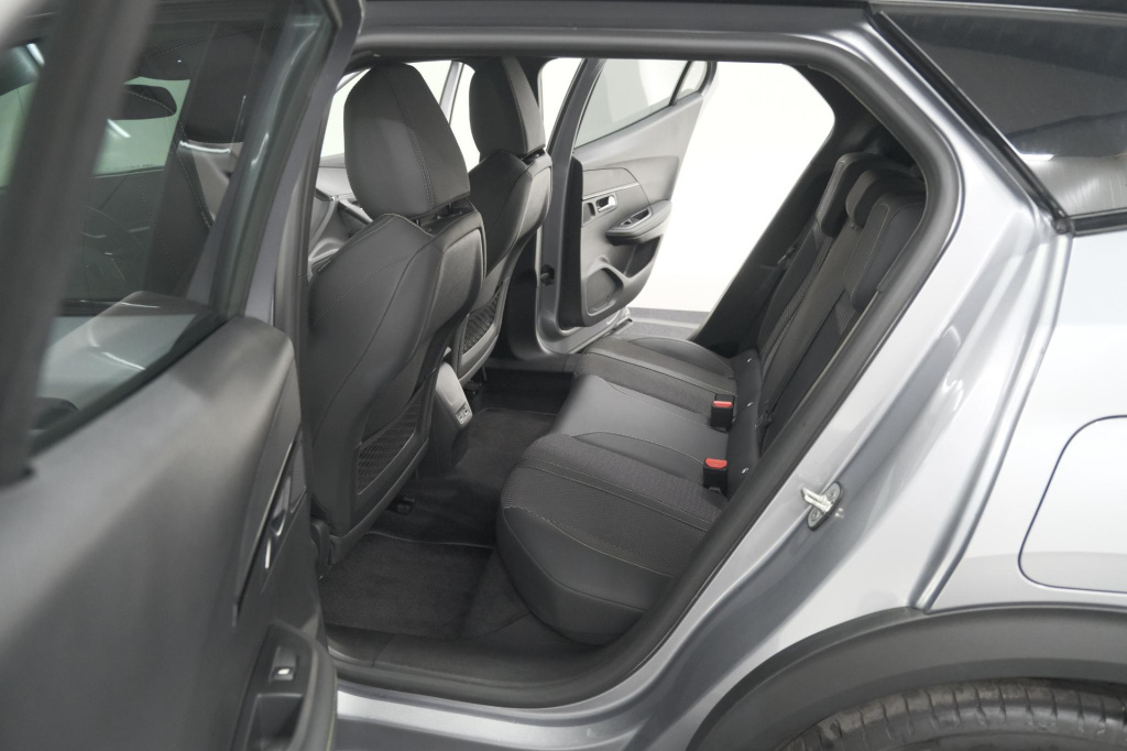 Peugeot E-2008