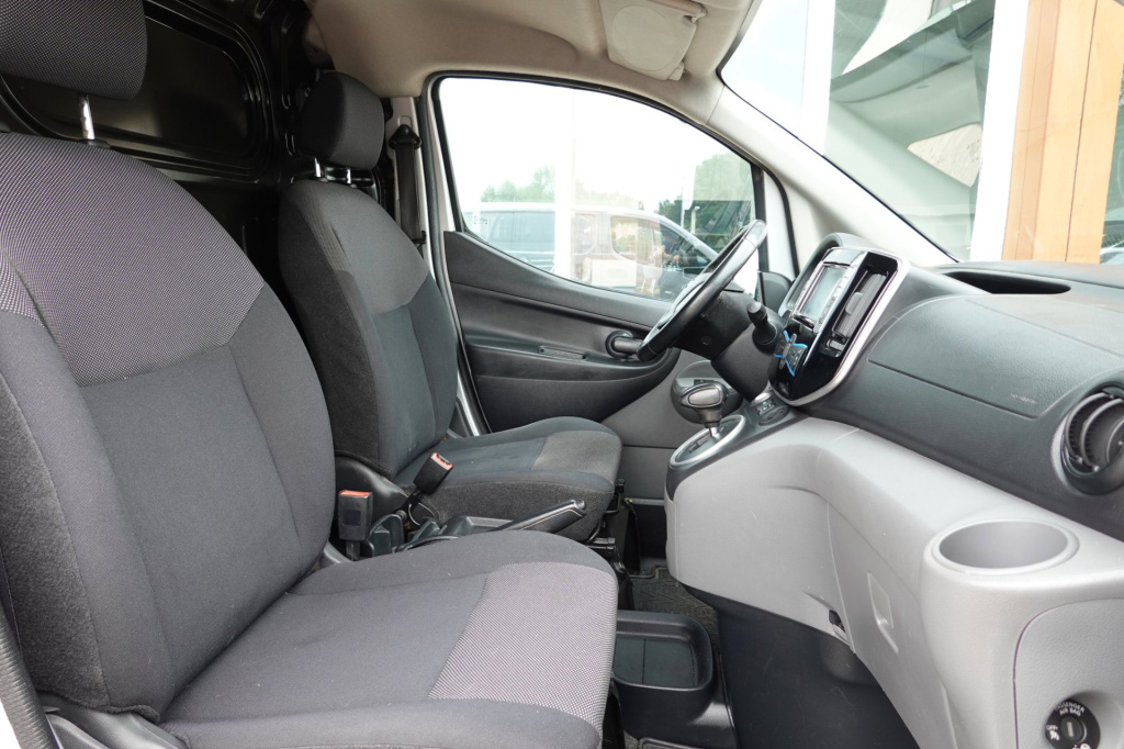 Nissan E-nv200