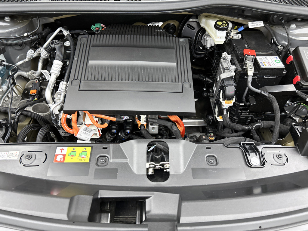 Peugeot E-2008