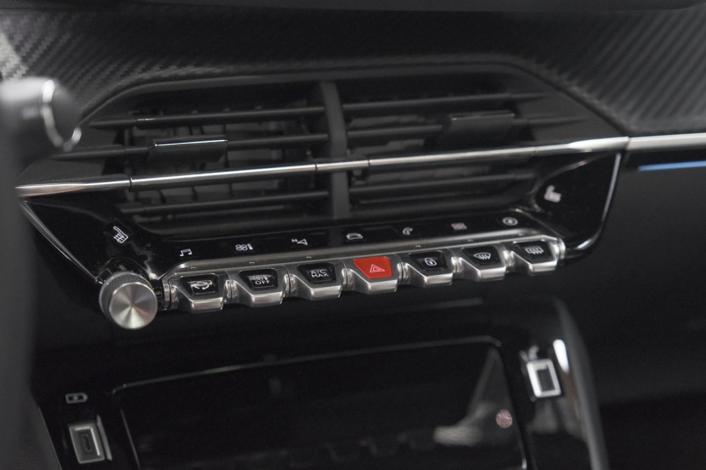 Peugeot E-2008
