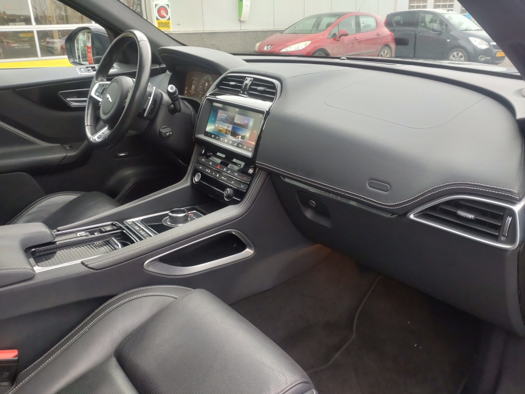 Jaguar F-pace