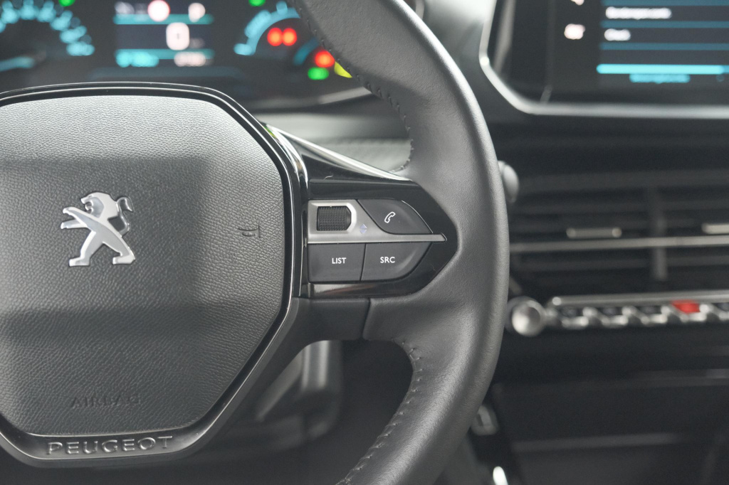 Peugeot E-2008