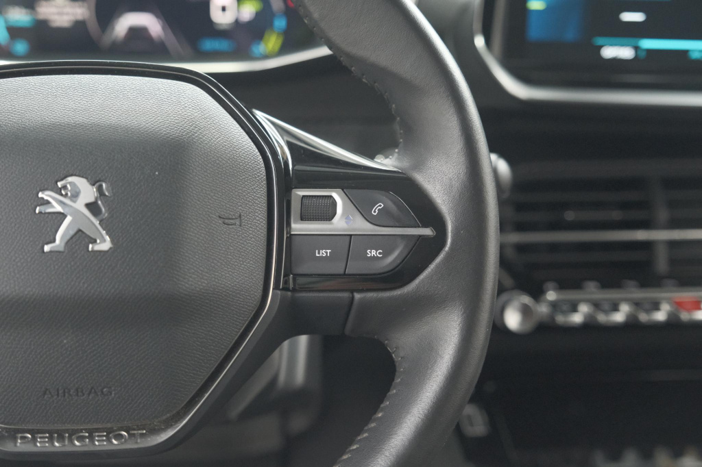 Peugeot E-2008