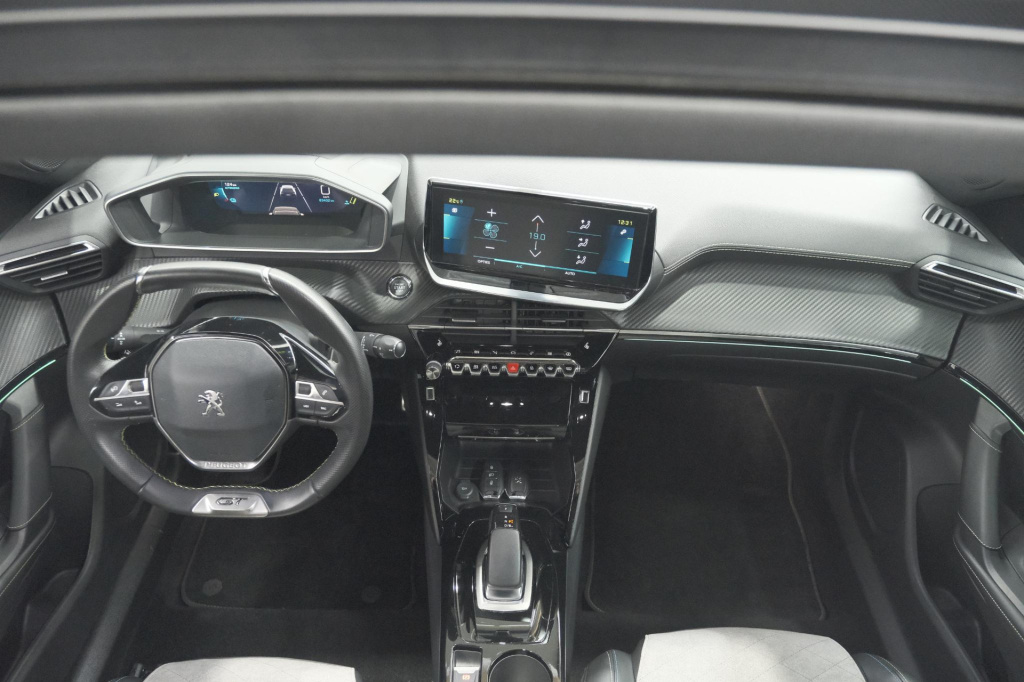 Peugeot E-2008