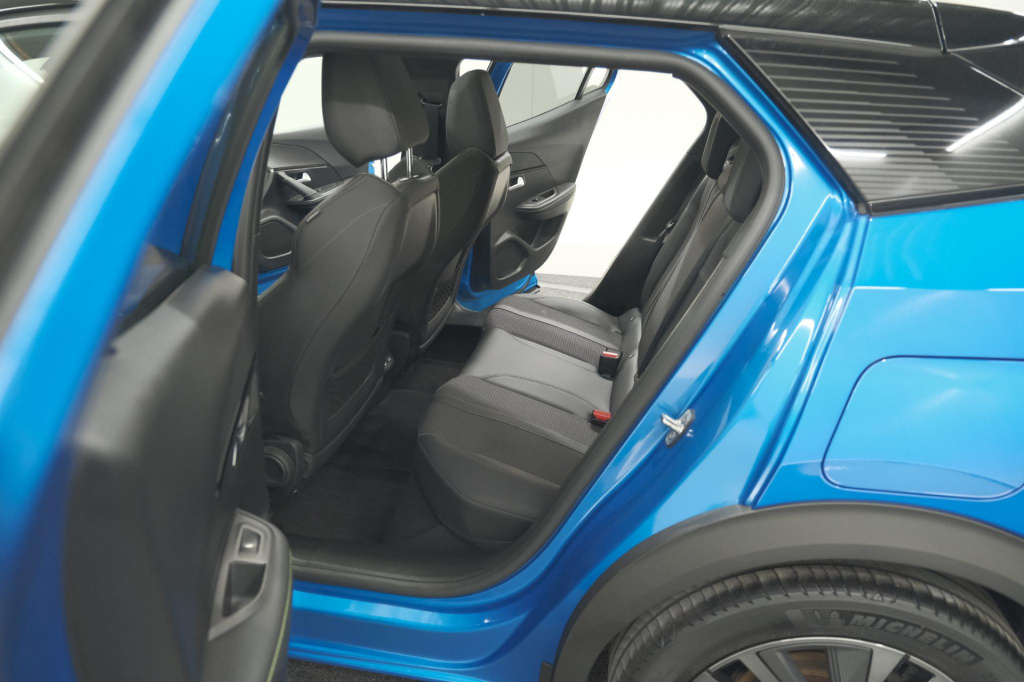 Peugeot E-2008