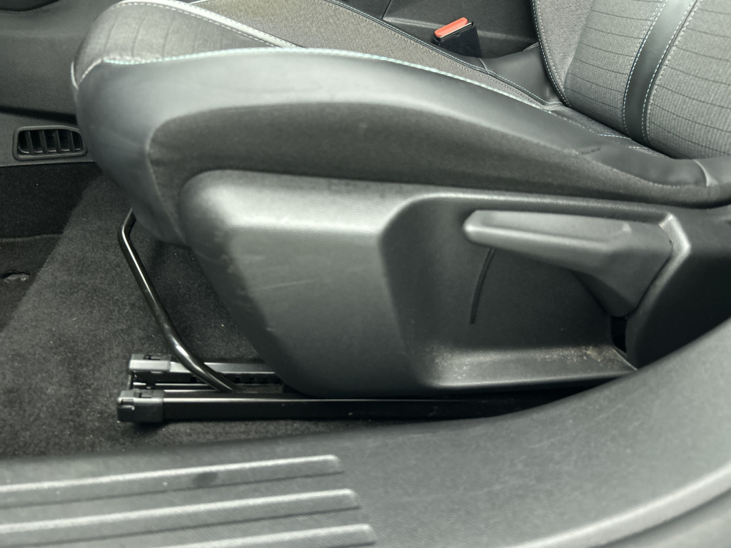 Peugeot E-2008