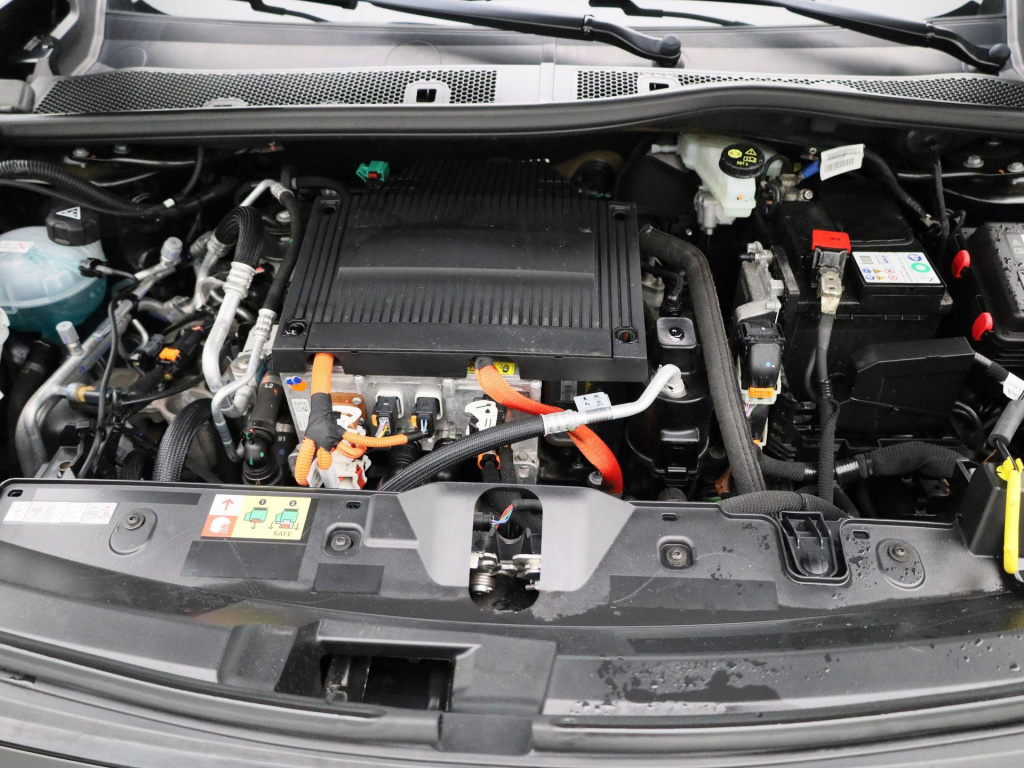 Peugeot E-2008