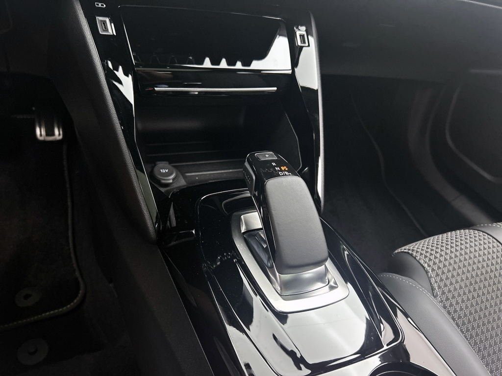 Peugeot E-2008