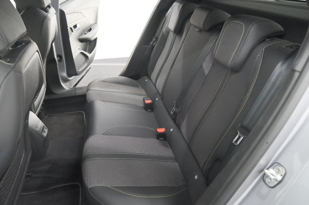 Peugeot E-2008