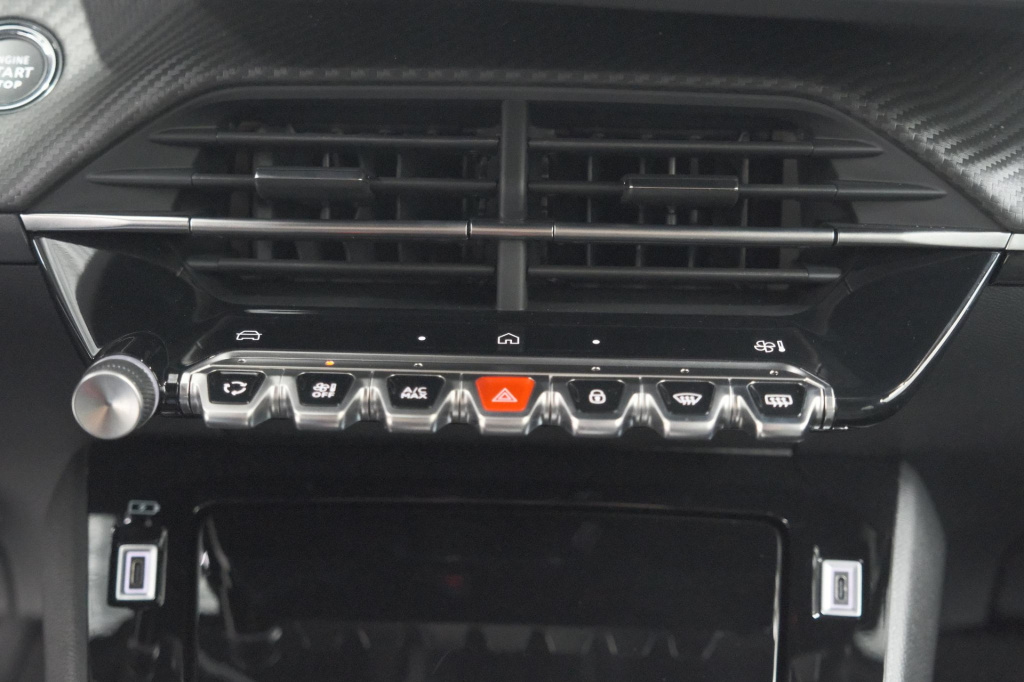 Peugeot E-2008