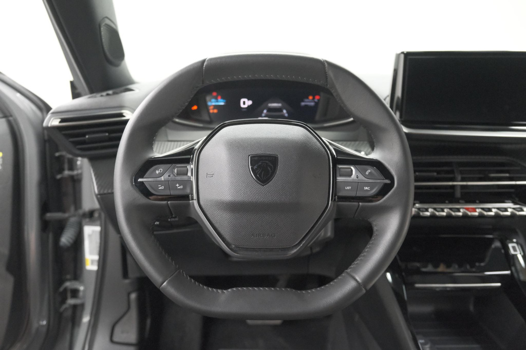 Peugeot E-2008