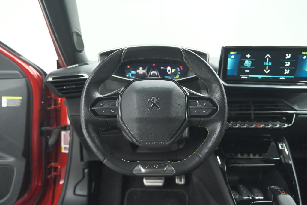 Peugeot E-2008