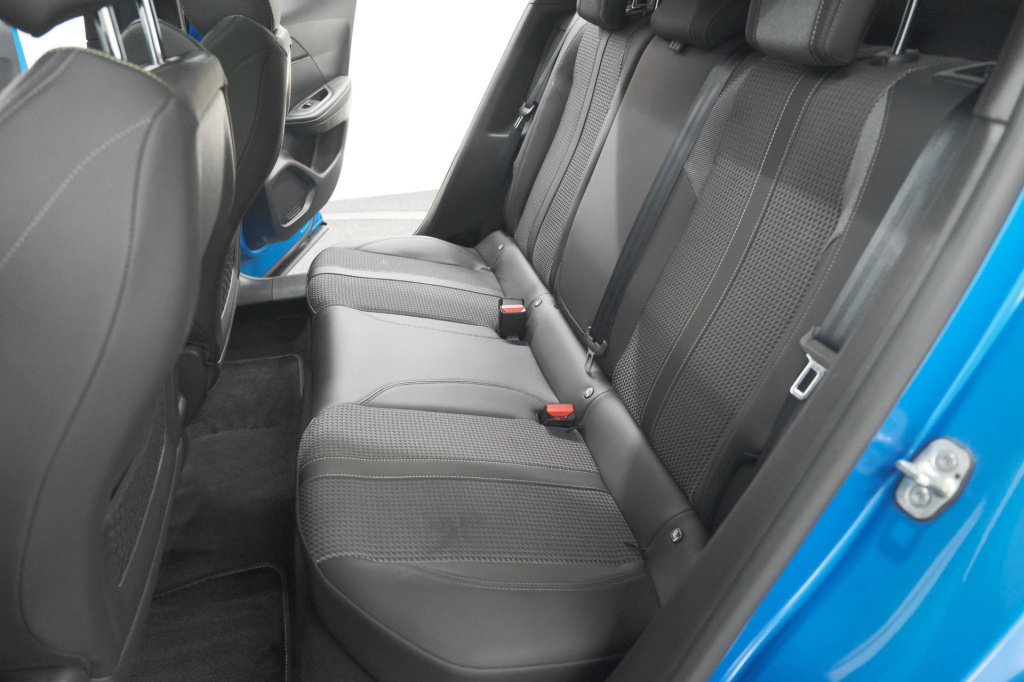 Peugeot E-2008