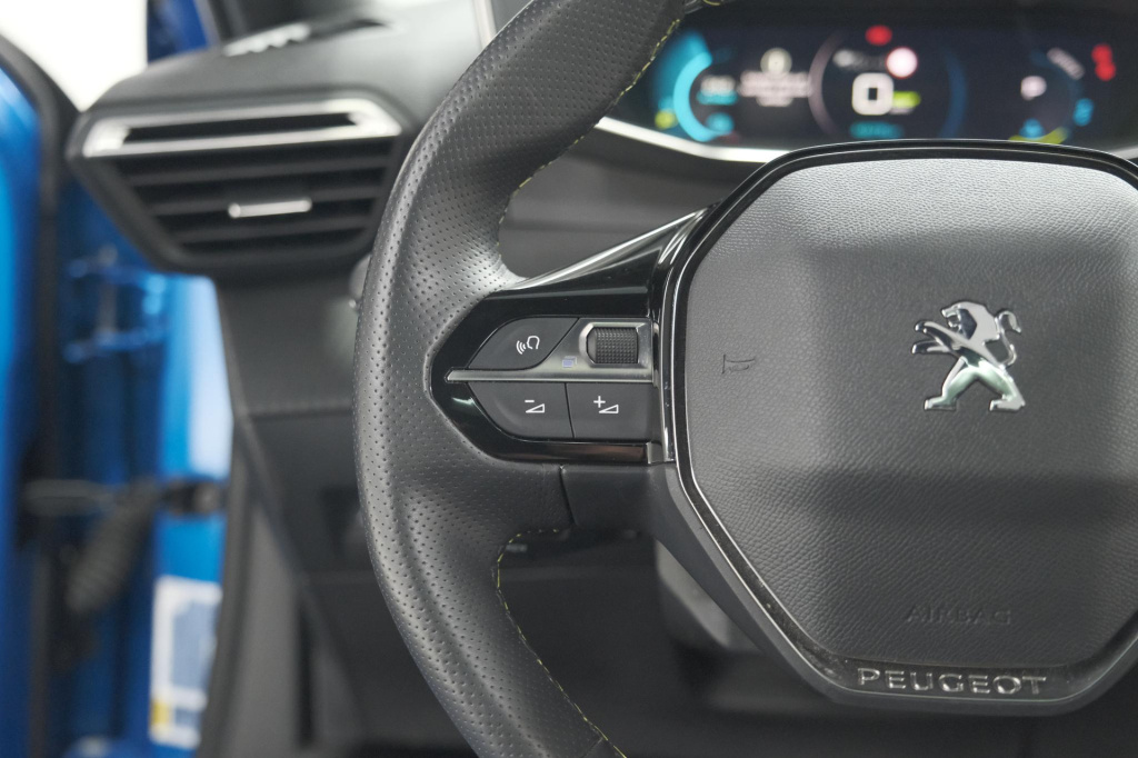 Peugeot E-2008