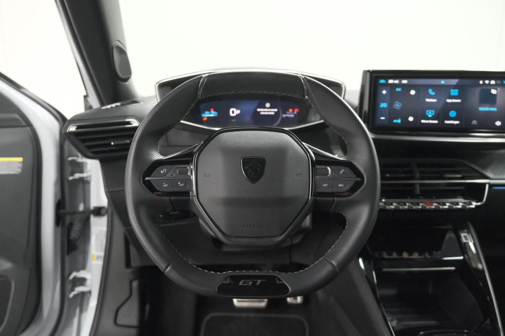 Peugeot E-2008