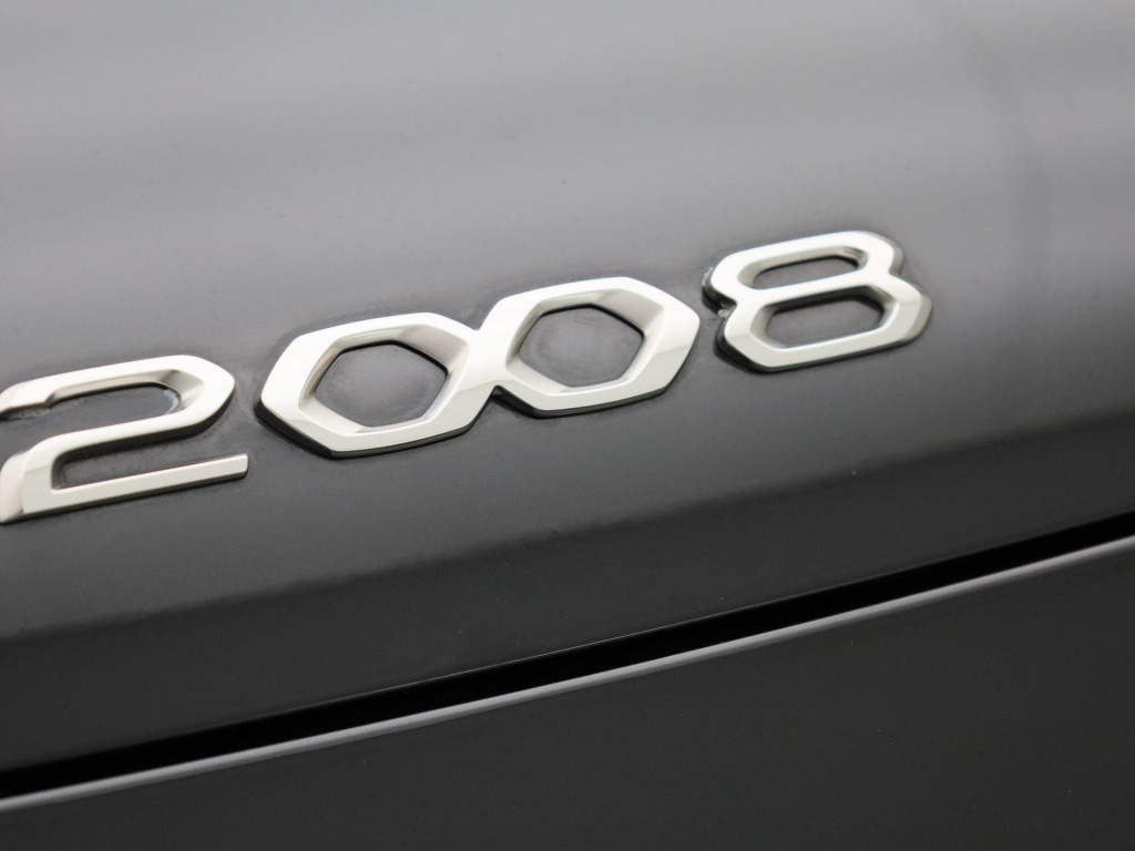 Peugeot E-2008