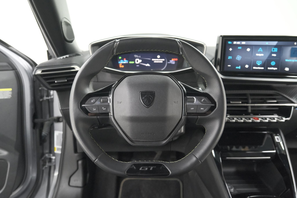 Peugeot E-2008