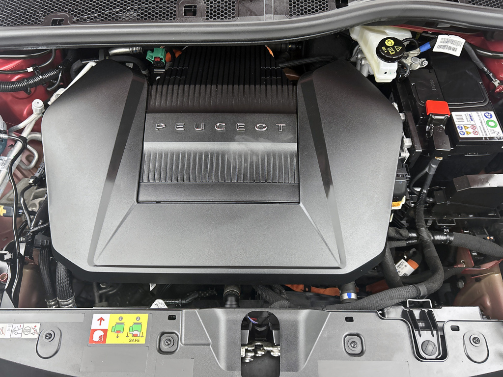 Peugeot E-2008