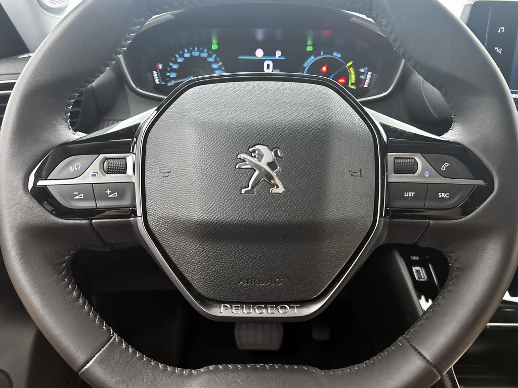 Peugeot E-2008