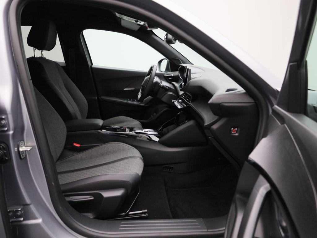 Peugeot E-2008