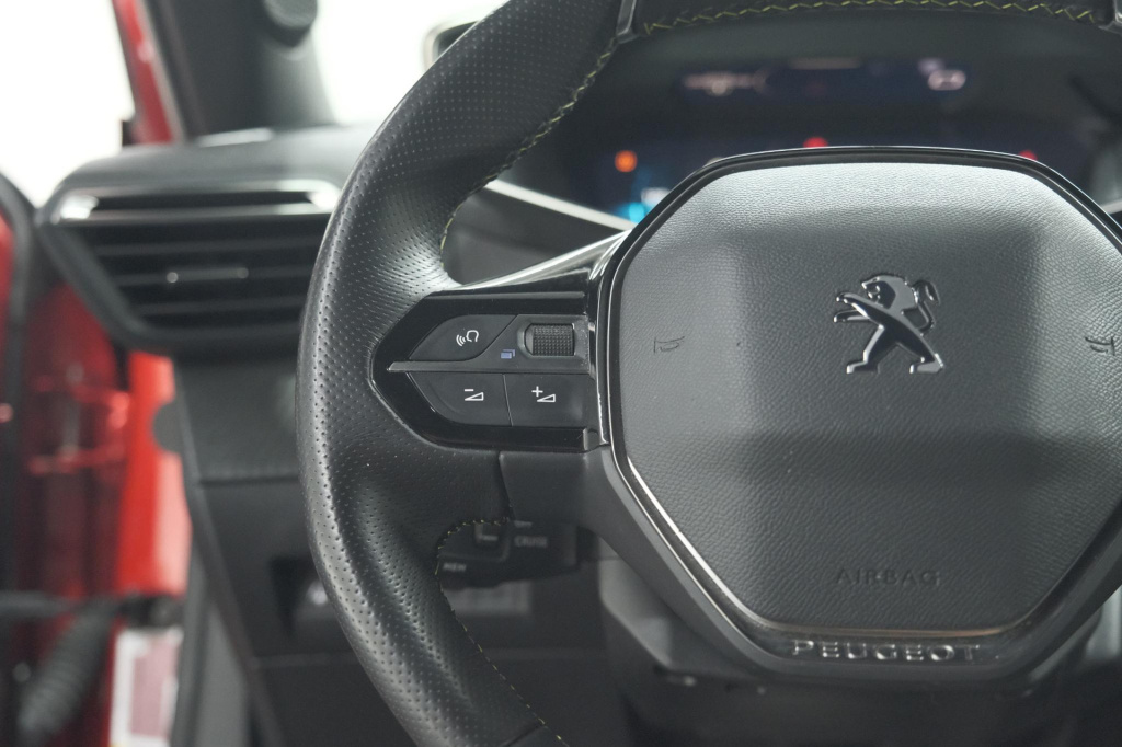 Peugeot E-2008