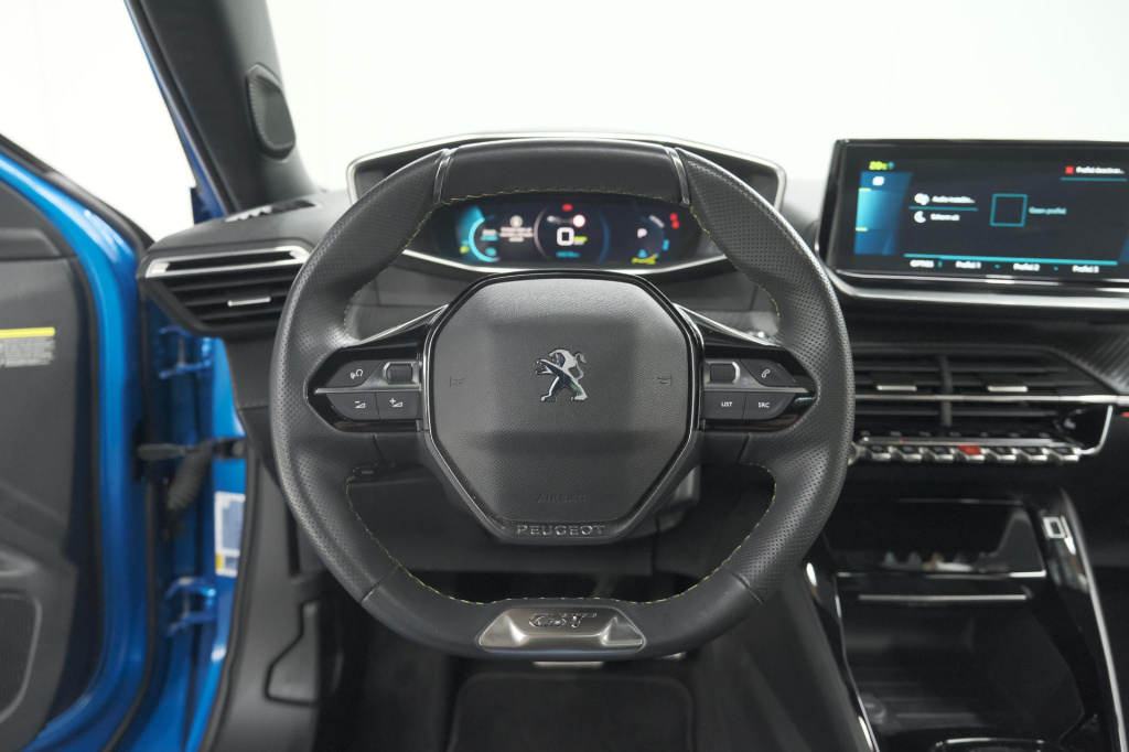 Peugeot E-2008