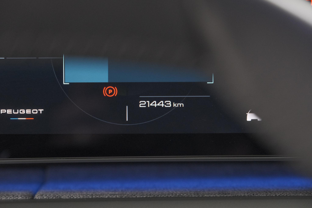 Peugeot E-3008
