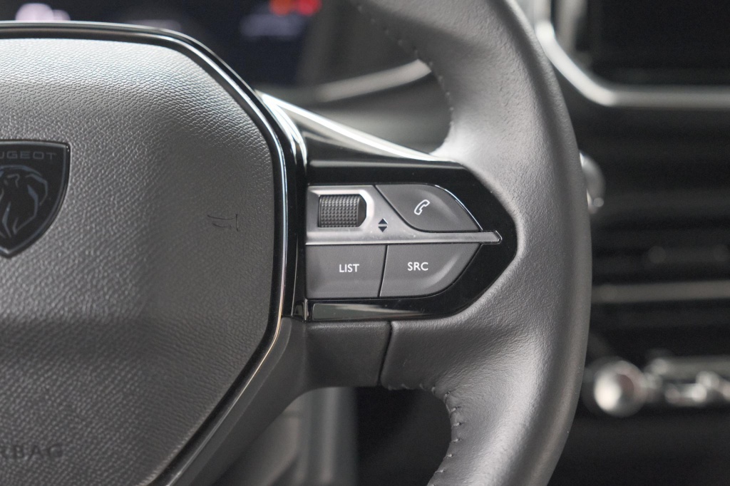 Peugeot E-2008