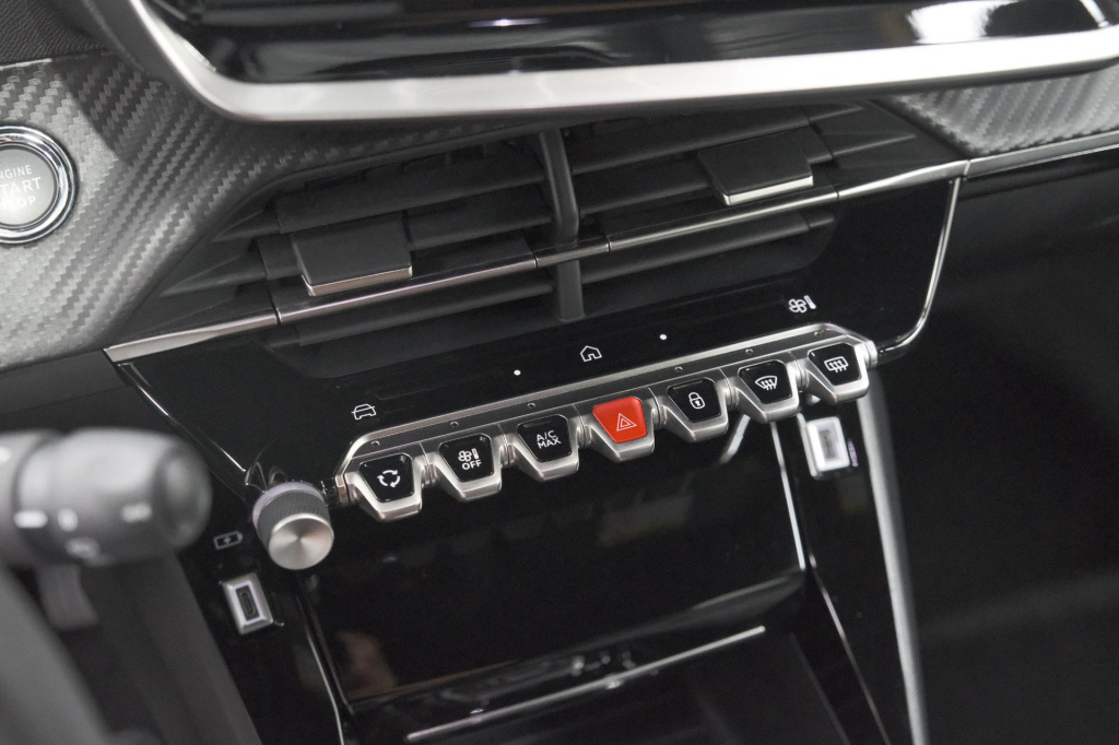 Peugeot E-2008