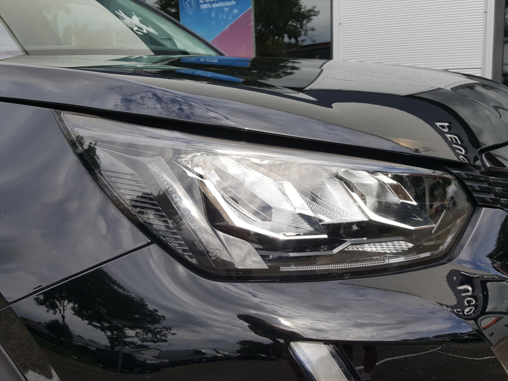 Peugeot E-2008