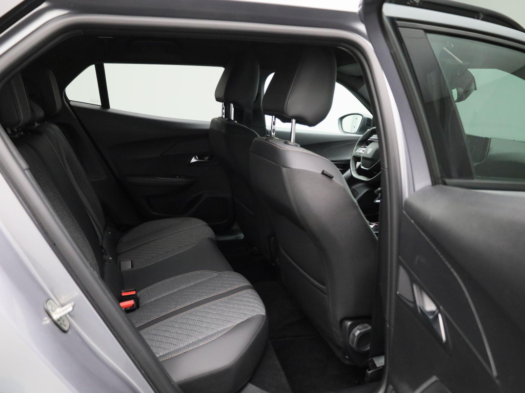Peugeot E-2008